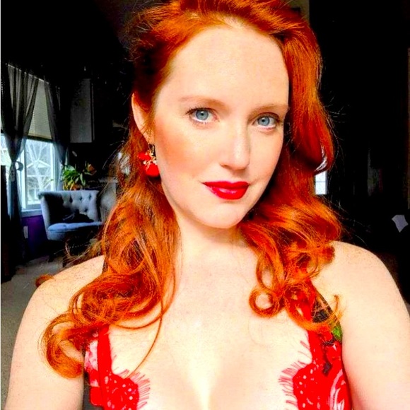 RubyRed Delicate❤️🌹"Roses Are Red" Rhinestone & Gold Leverback Earrings - Picture 9 of 11